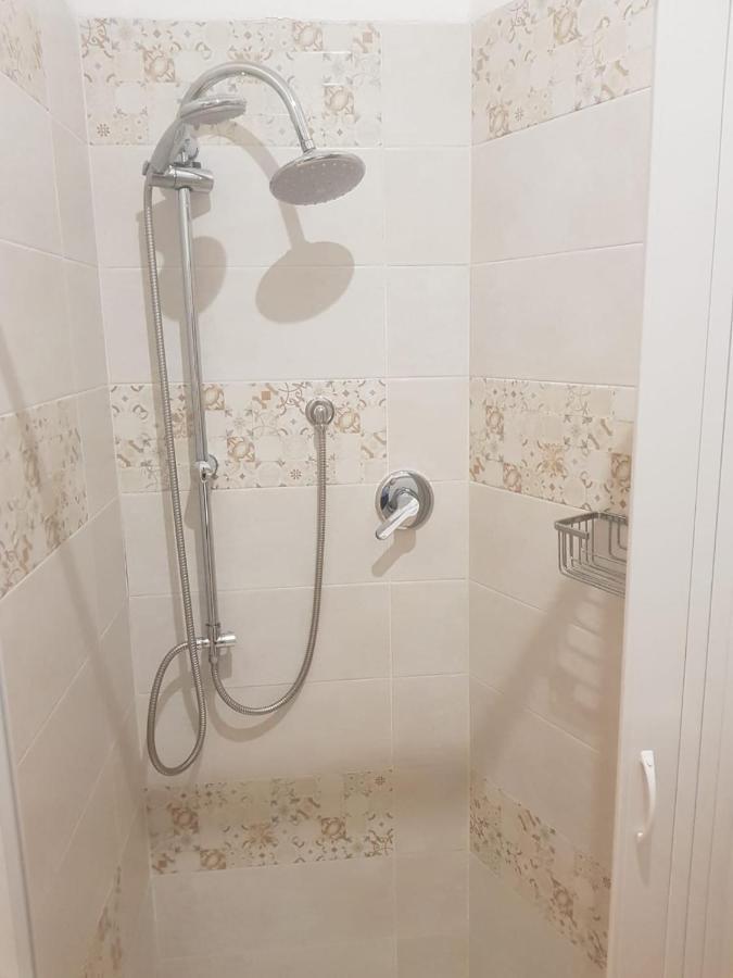 Rosa'S House Villa Конверсано Екстериор снимка