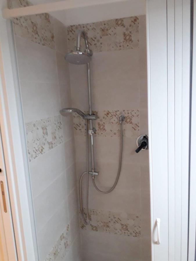 Rosa'S House Villa Конверсано Екстериор снимка
